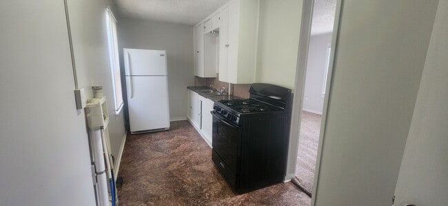 Building Photo - Cozy One Bedroom/One Bath Home