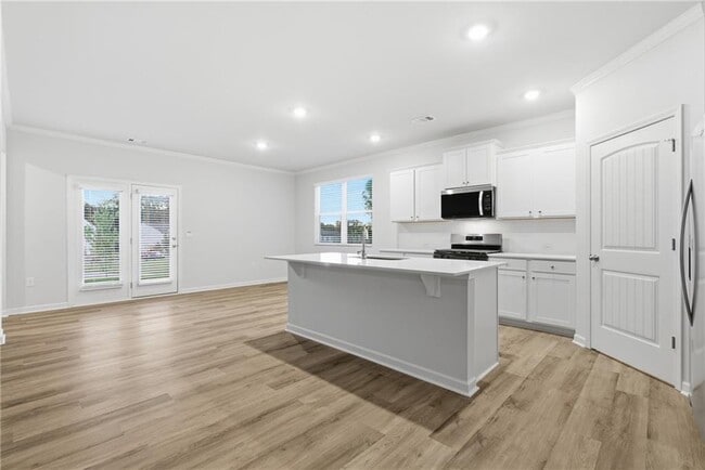 Building Photo - 64 King Vlg