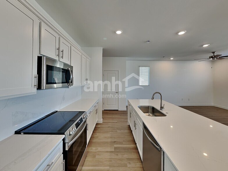 Building Photo - 9567 E Harkes Dr