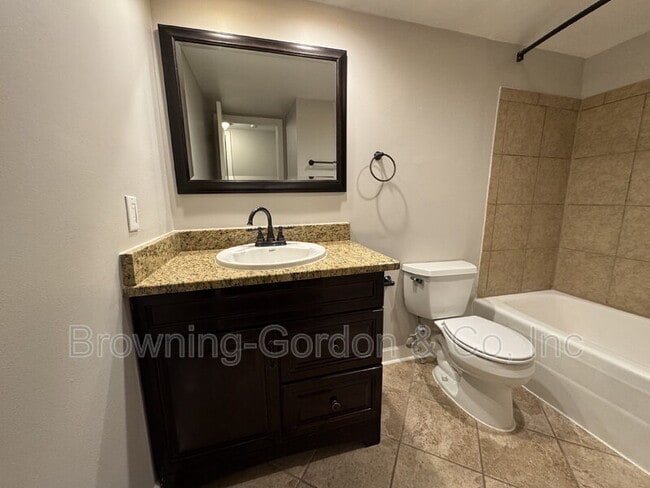 Building Photo - 5025 Hillsboro Pike