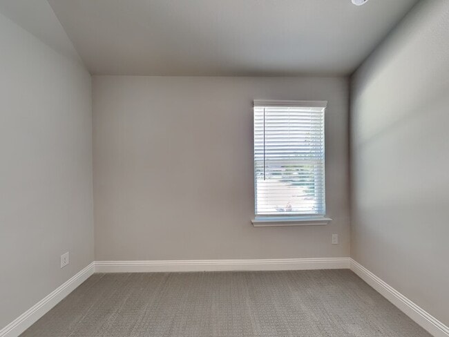 Building Photo - 315 Athenia Dr