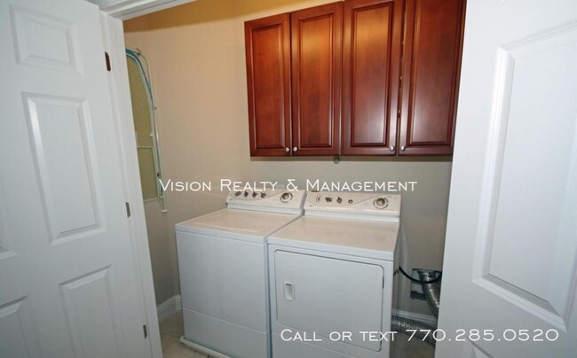 Building Photo - 829 Clifton Heights Ln.- Luxury Townhome