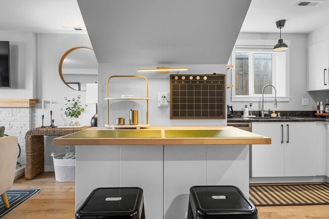 Building Photo - Cozy 2B/1B Unit A I Near Gonzaga/WSU/EWU & 5 Hospitals I Pet Friendly (Furnished)