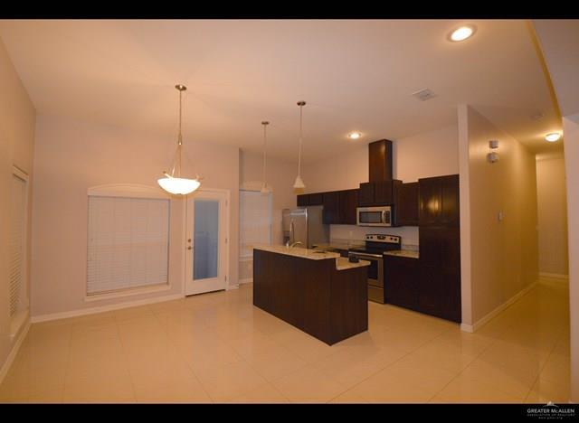 Building Photo - 2705 Mimosa Dr