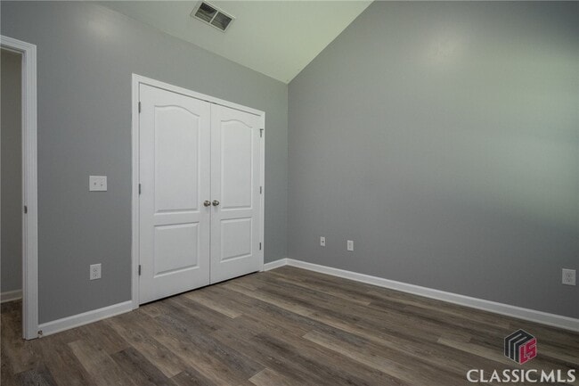 Building Photo - 168 Putters Dr