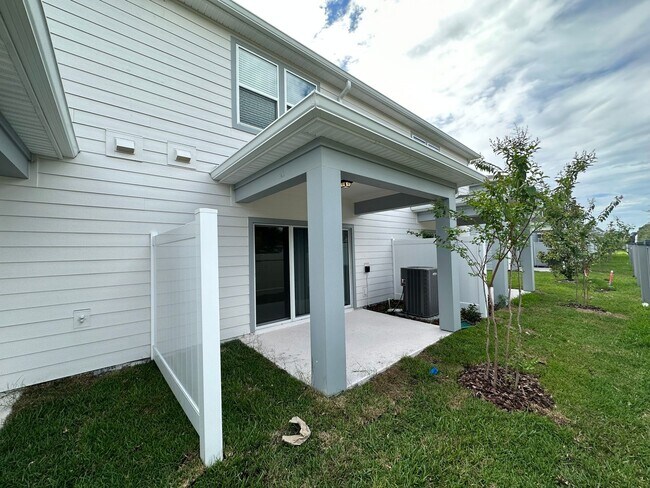 Building Photo - 3 Bedroom, 2.5 Bath Town Home in Winter Park!