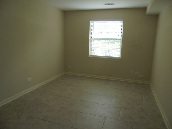 Building Photo - 1114 Stratford Ln
