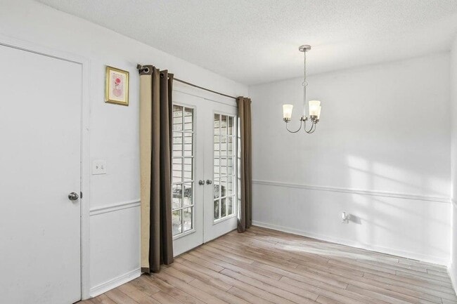 Building Photo - 1325 Greendale Ave