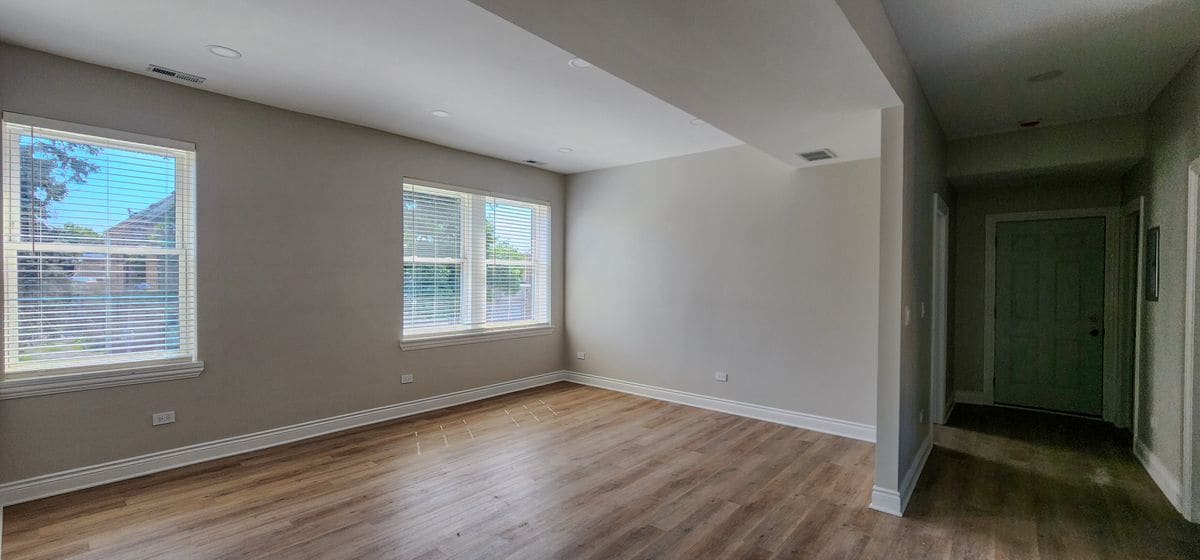 Building Photo - 2552 S Central Park Ave