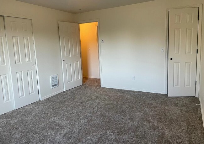 Building Photo - 3238 SW Metolius Ave