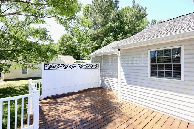 Building Photo - 9713 Pampas Dr