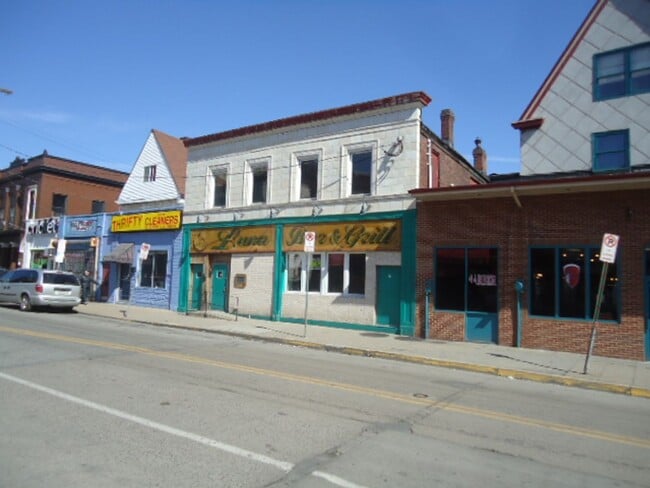 Building Photo - Incredibly Spacious 3 Bedroom / 3 Bathroom...