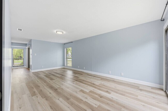 Building Photo - 8753 Como Lake Dr