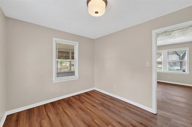 Building Photo - 8723 N Dexter Ave