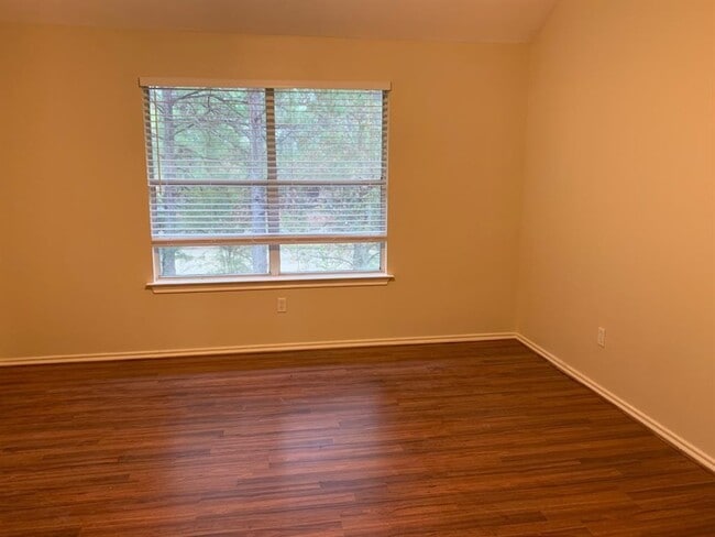 Building Photo - 42 Blue Creek Pl