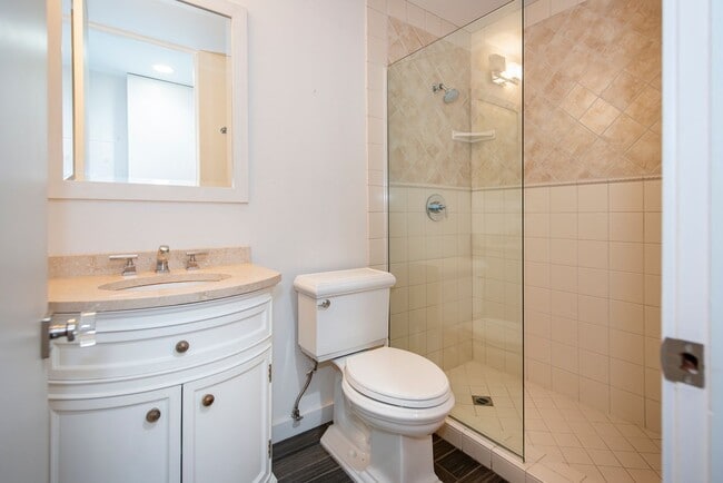 Building Photo - 2bed/2bath Condo in the Heart of Coast Village!