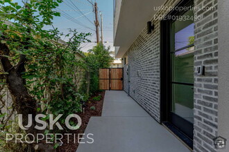 Building Photo - "Charming 1-Bedroom Unit in Sacramento's H...