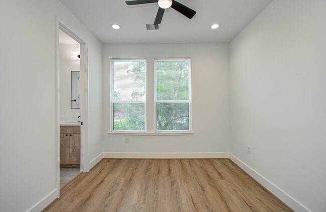 Building Photo - 1308 Tarley St