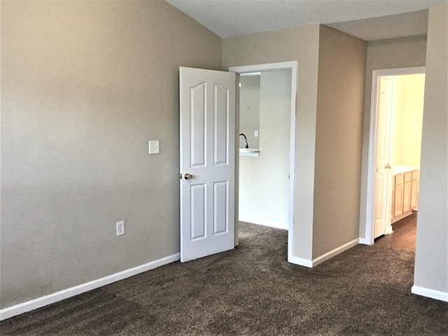 Building Photo - 127 Hampshire Dr