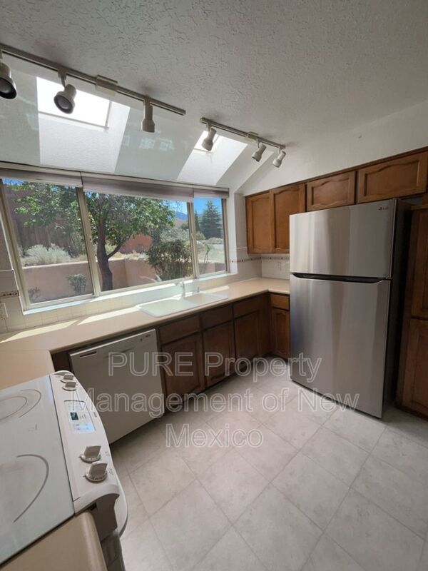 Building Photo - 727 Cedar Hill Ln NE