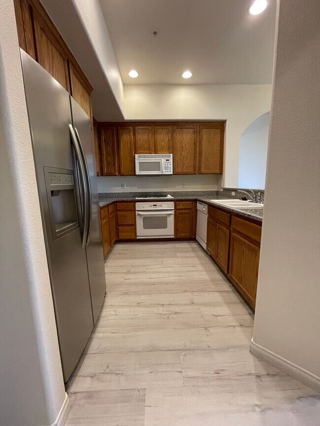 Building Photo - Coming Soon-2 Bedroom Unit in Manhattan Guard Gated Community!