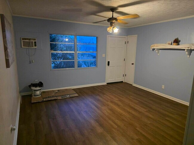 Living Room - 123 Keystone Plz