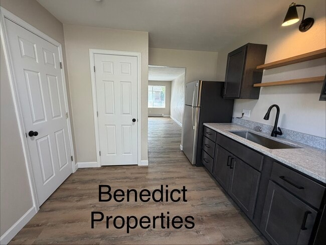 Building Photo - Maple St