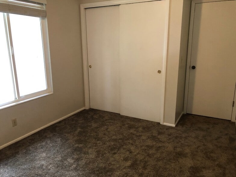Building Photo - 1265 N 400 E