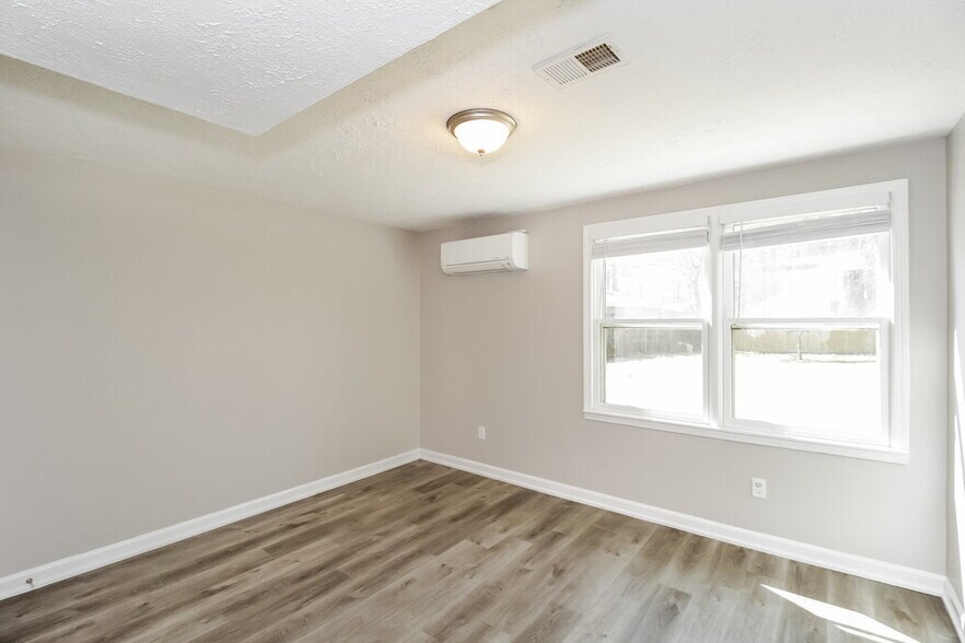 Building Photo - 35 Pine Grove Rd