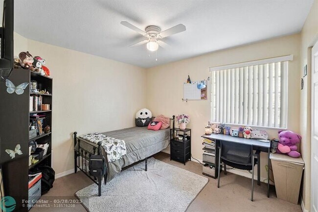 Building Photo - 9090 NW 40th Pl
