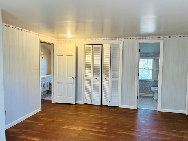 Building Photo - 1 Hickory Ln