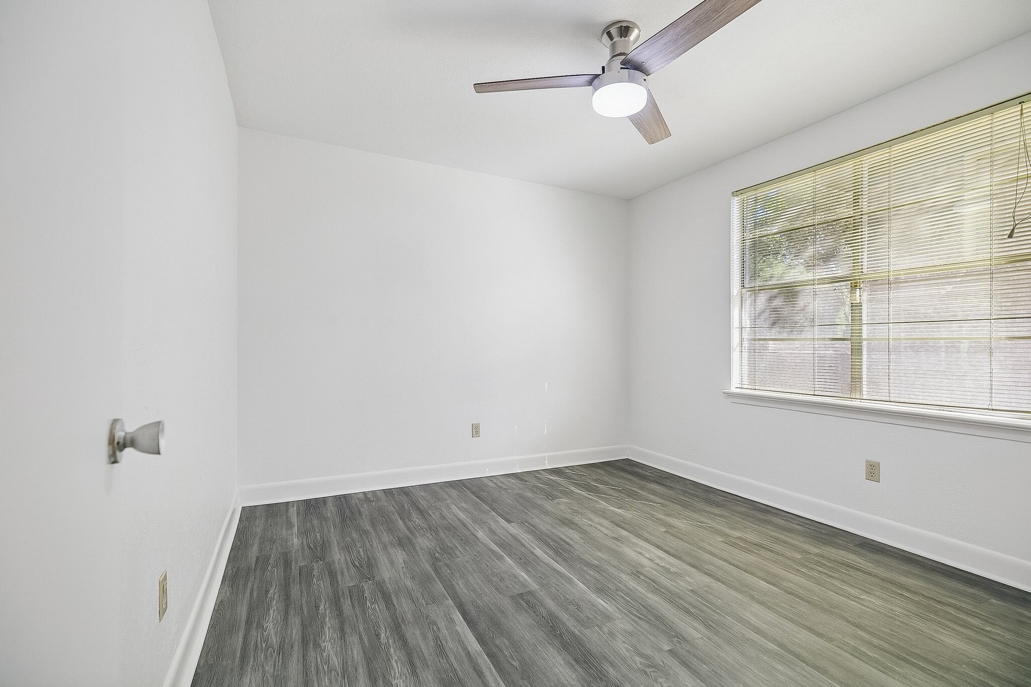 Building Photo - 1322 Knollwood Dr