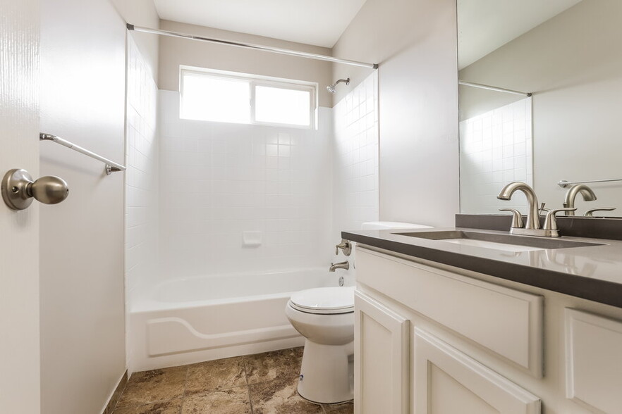 Building Photo - 772 Fox Run Dr