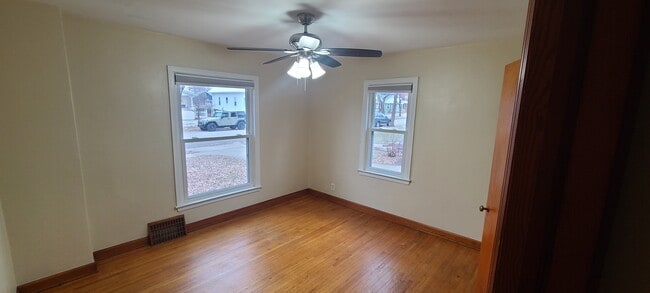 Main bedroom - 724 E Circle St