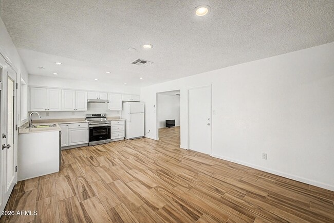 Building Photo - 20601 N 33rd Ave