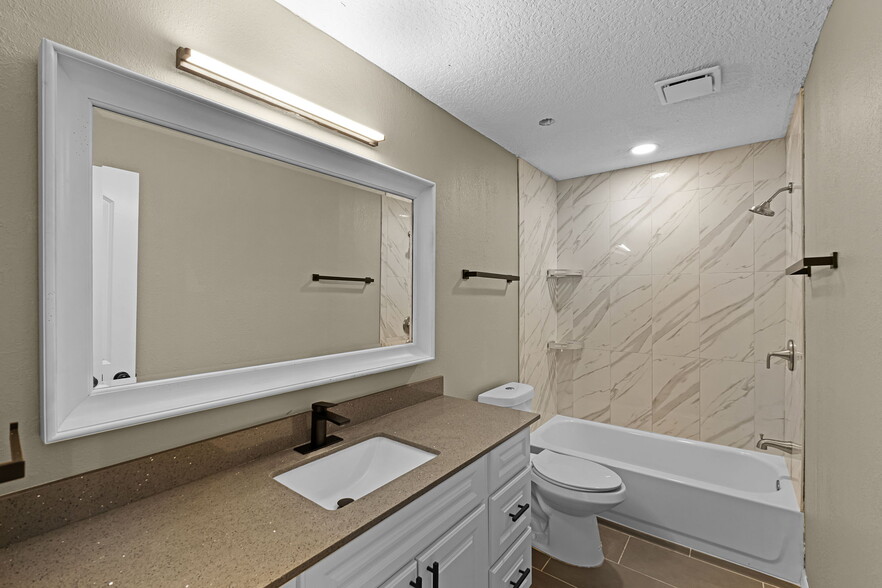 Building Photo - 485 Lakeshore Dr
