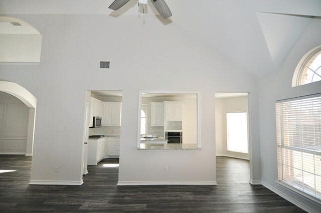 Building Photo - 521 Mustang Ridge Dr