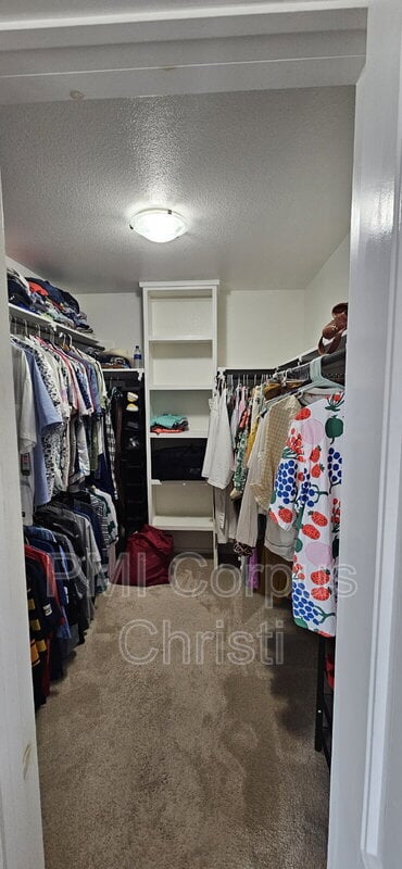 Building Photo - 7813 Cattlemen Dr