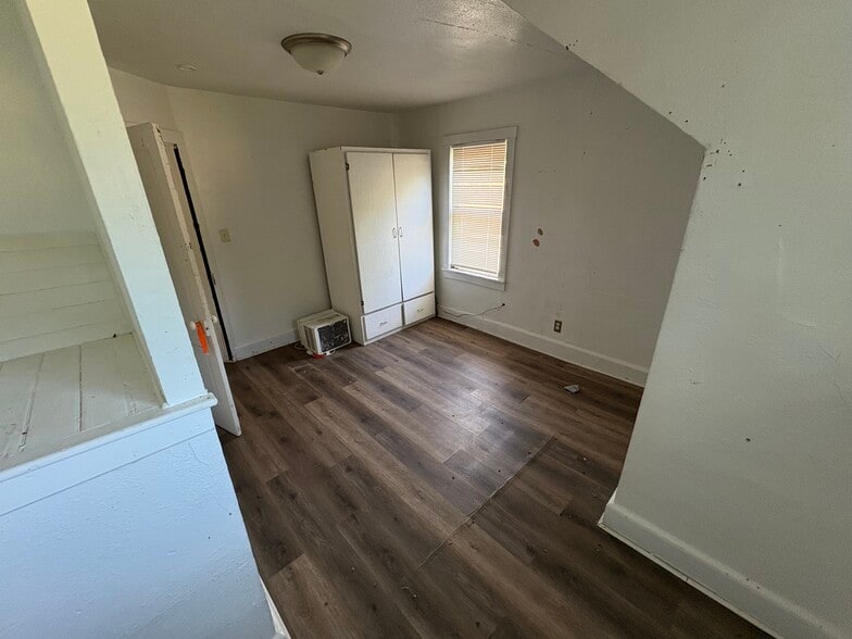 Building Photo - 703 W Briggs Ave