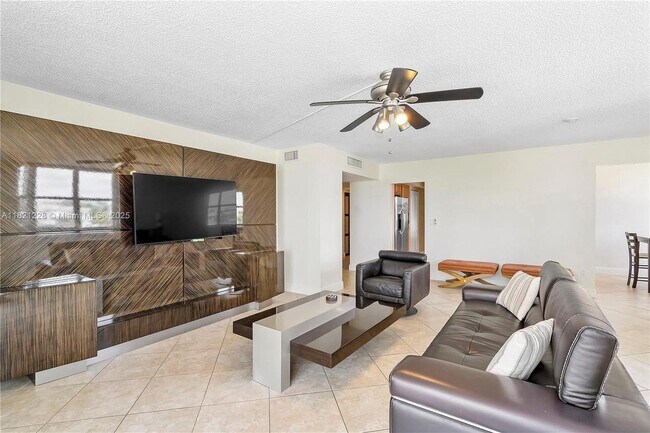 Building Photo - 1401 S Ocean Dr