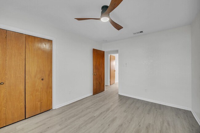 Building Photo - AVAILABLE NOW! (SECTION 8 ACCEPTED)