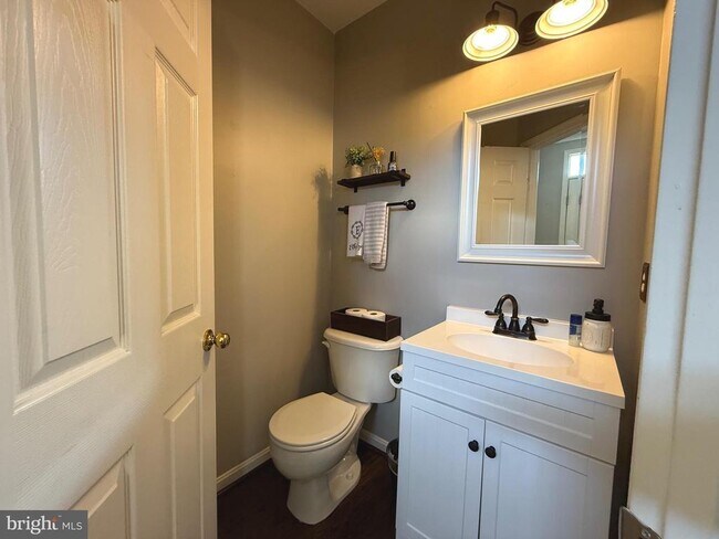 Building Photo - 8807 Howland Pl