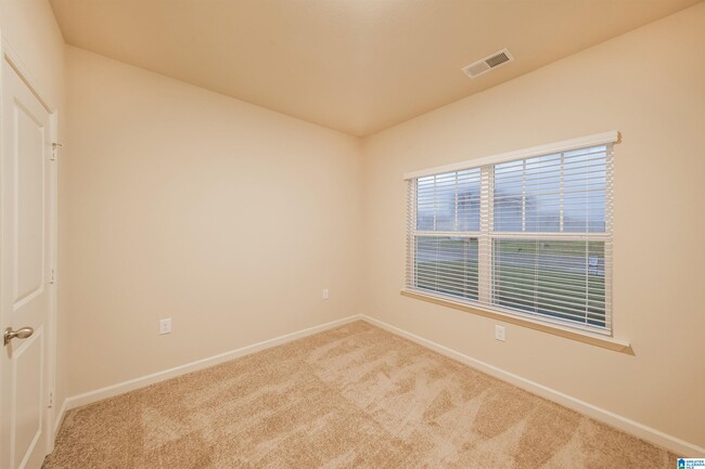 Building Photo - 670 Clover Cir
