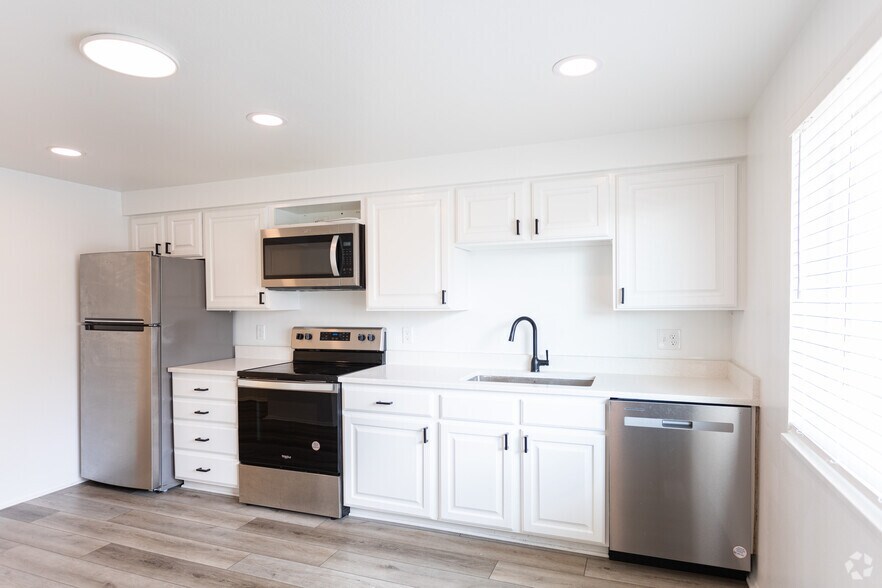 Primary Photo - Sierra Ridge