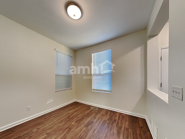 Building Photo - 6594 Abbeywood Dr