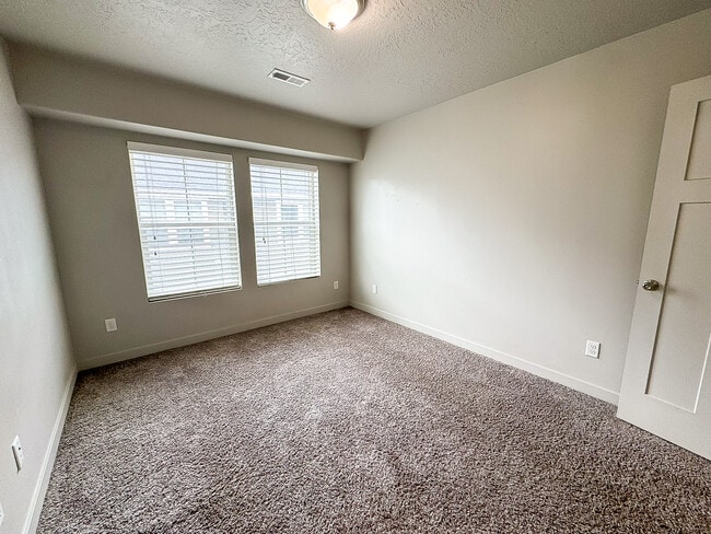 Building Photo - 699 E 355 N