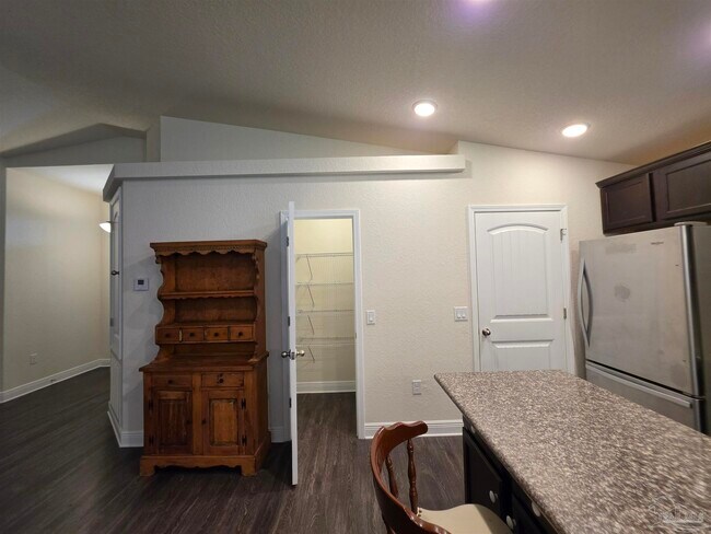 Building Photo - 5165 Peach Dr