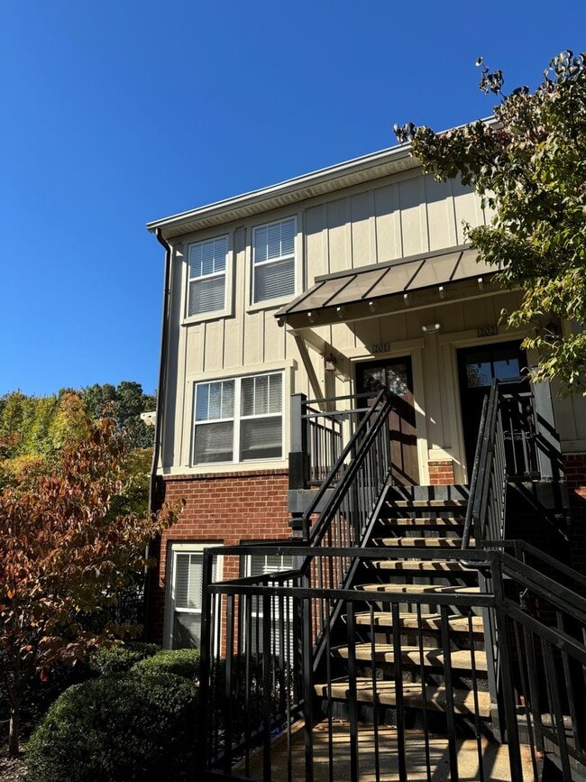 Building Photo - 2 Bedroom Townhouse- END UNIT - Everything You Need! Woodlands of Charlottesville *Only a $500 de...