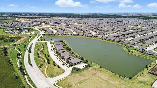 Building Photo - 10909 Los Alamos Dr