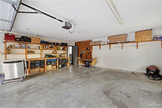 Building Photo - 812 Voltz Ln